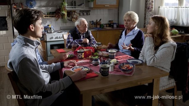 M jak miłość odc. 1117. Darek Maj (Marcel Sabat), Ula (Iga Krefft), Barbara (Teresa Lipowska), Lucjan (Witold Pyrkosz)