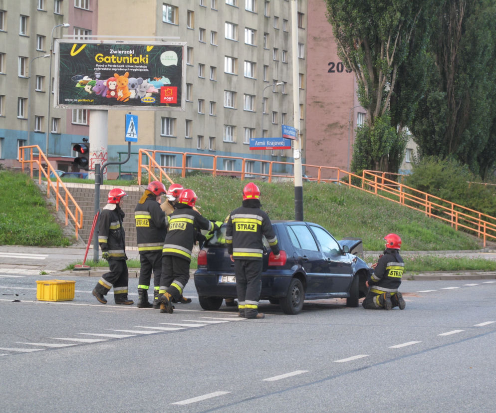 Łódź. Poranny wypadek na Retkini. Zderzenie opla i volkswagena