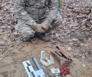 Sensacyjne odkrycie w starachowickim lesie! Pod ziemią przeleżało ponad 80 lat