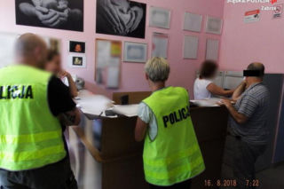 Lubieżny ginekolog płaci nam ochłapy