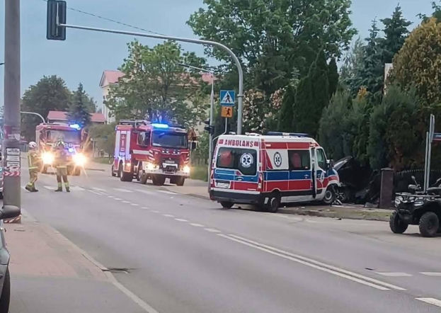 Wiśniew: Zderzenie karetki pogotowia  i auta osobowego. DK-63 zablokowana!