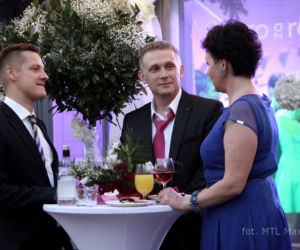 M jak miłość odc. 1076. Marysia (Małgorzata Pieńkowska), Artur (Robert Moskwa), Piotrek (Marcin Mroczek)