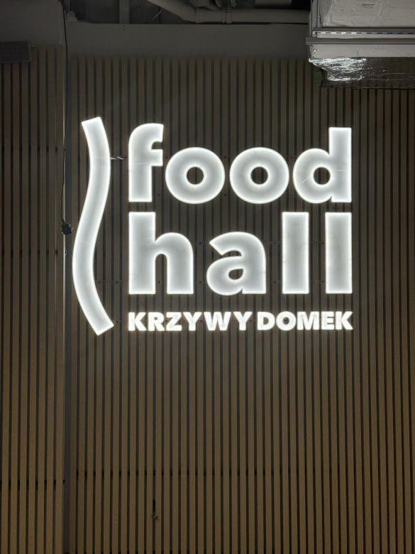 Krzywy Domek w Sopocie. Ostatnie przygotowania do otwarcia w majówkę 