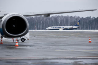 Ryanair przygotował listę kierunków na III turę ferii zimowych. Gdzie polecieć z Rzeszowa, Lublina, Poznania i Katowic?