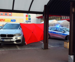 Zmarł na parkingu przed hipermarketem 