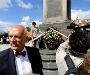 Janusz Korwin Mikke pod Kolumną Zygmunta