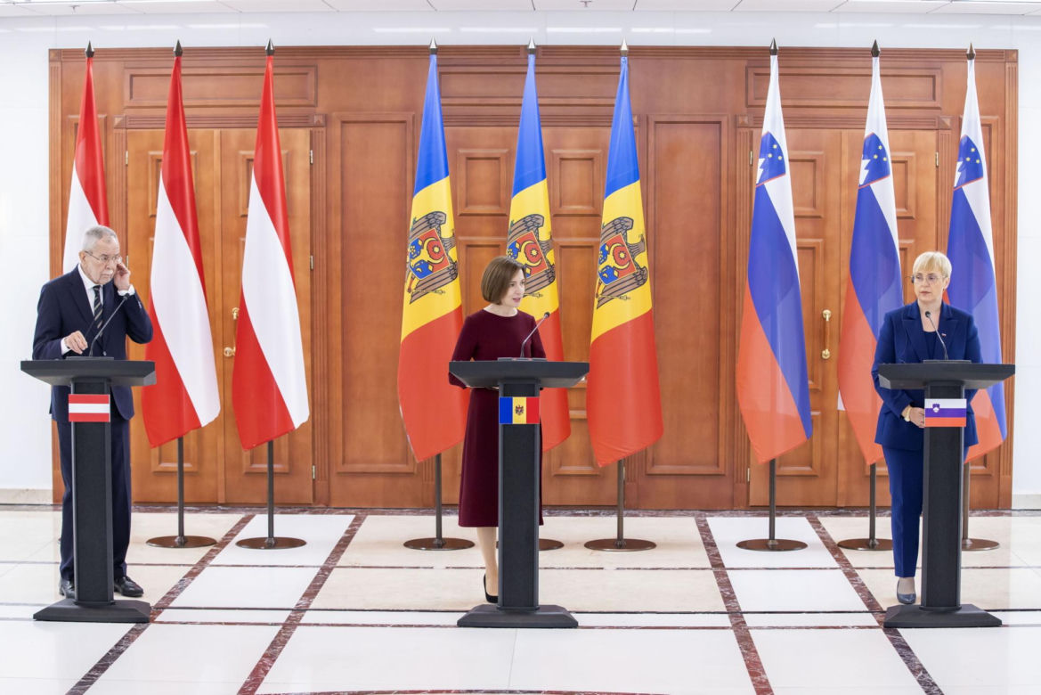 Pies prezydent Mołdawii pogryzł prezydenta Austrii! Skandal na salonach