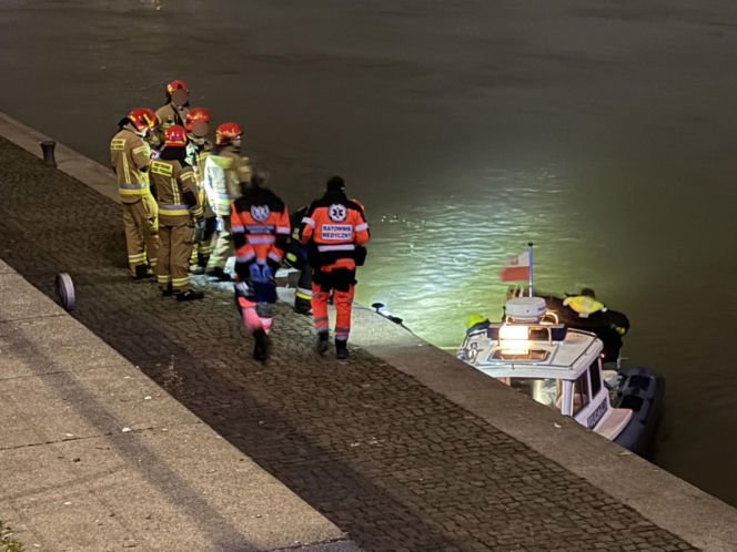 Unoszące się na wodzie ciało