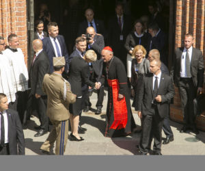 Przejście prezydenta RP z archikatedry do Zamku Królewskiego