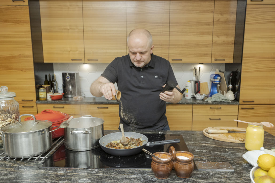 Paweł Kowal. Mistrz kaszotto z grzybami