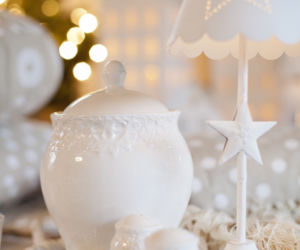 Biała dekoracja mieszkania w stylu shabby chic