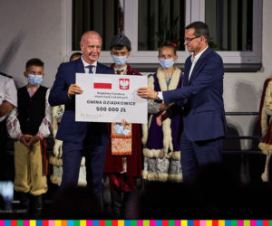 Premier Mateusz Morawiecki przyjechał na Podlasie i rozdaje czeki 