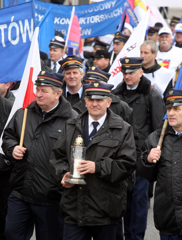 WARSZAWA: Protest KOLEJARZY przed Kancelarią Premiera - ZDJĘCIA