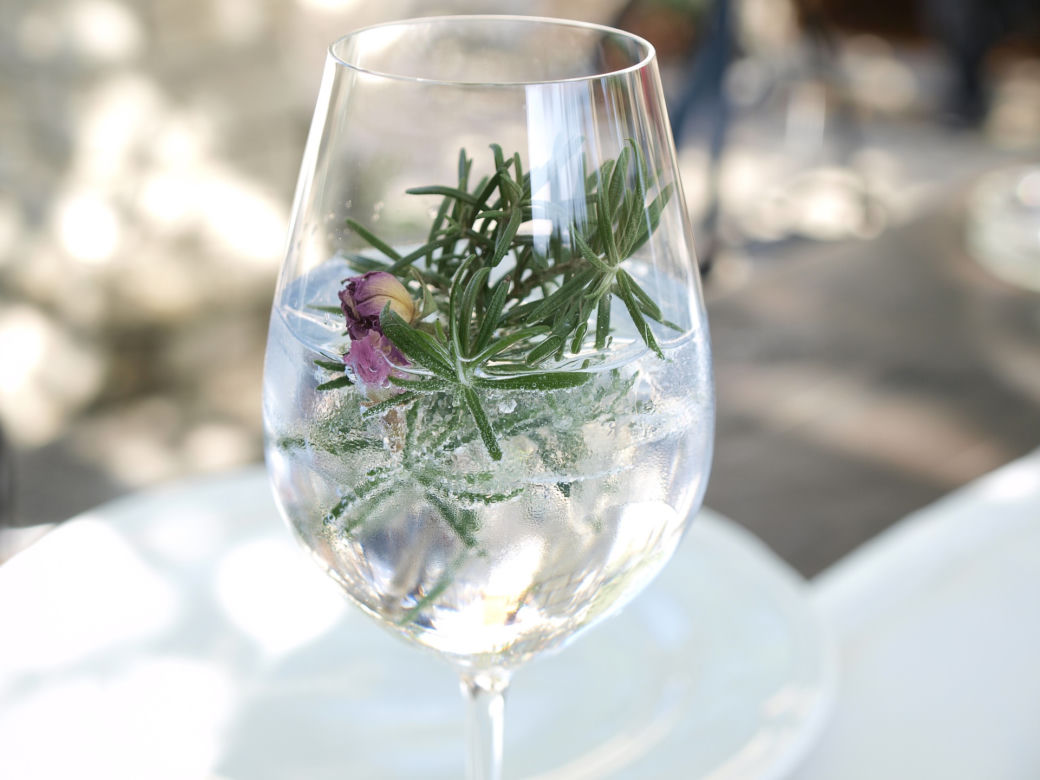 Szampan, piwo, wódka, a może drink? Jak szybko pozbędziemy się alkoholu po ich wypiciu? [KALKULATOR PROMILI]