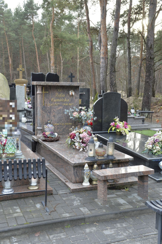 Tak wygląda rodzinny grób Emiliana Kamińskiego. To tu spocznie aktor? 