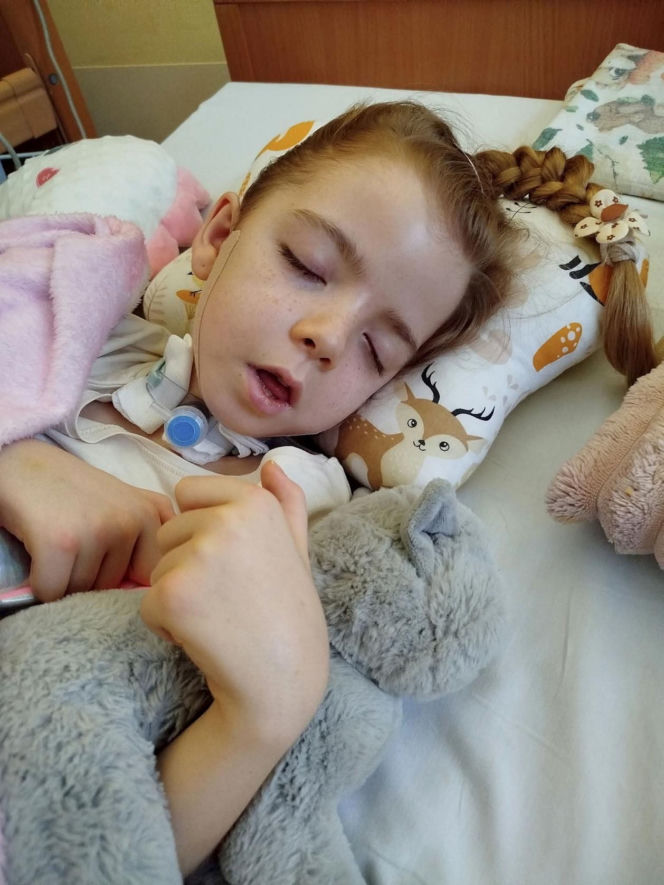 10-letnia Laura potrącona przez SUV-a! Lekarze walczą o jej życie, rodzice nie tracą nadziei