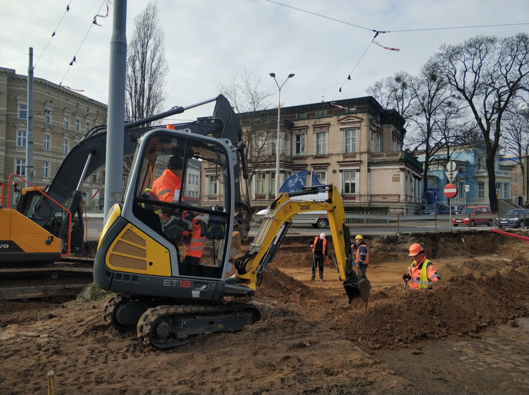 Przebudowa torowiska na pl. Szarych Szeregów