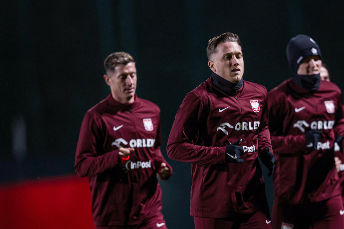Robert Lewandowski i inni kadrowicze na treningu reprezentacji Polski