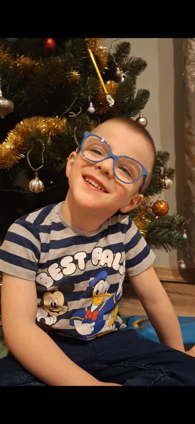 Dramatyczna walka o życie Igorka. „Czas zabiera mu siłę”. Świętokrzyskie jednoczy siły, by zdobyć najdroższy lek świata