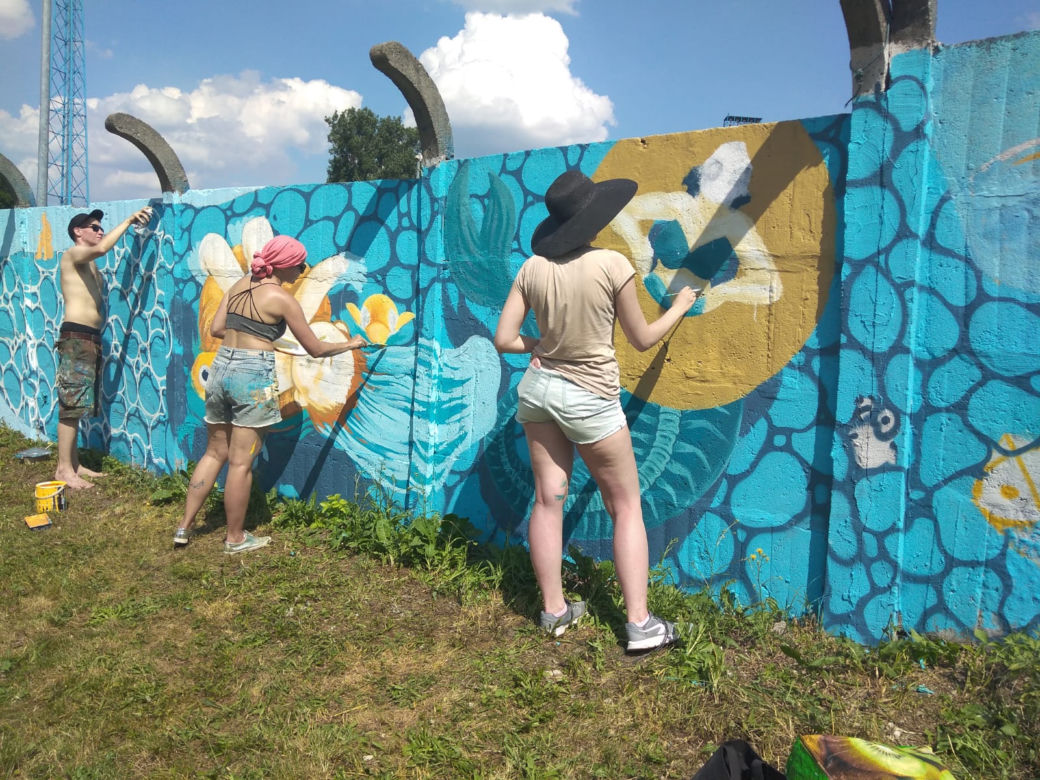 Mural na basenie letnim w Opolu