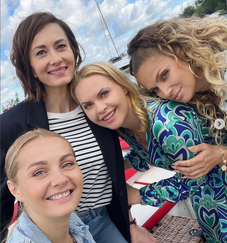 Przyjaciółki 20 sezon. Inga (Małgorzata Socha), Zuza (Anita Sokołowska), Anka (Magdalena Stużyńska), Patrycja (Joanna Liszowska