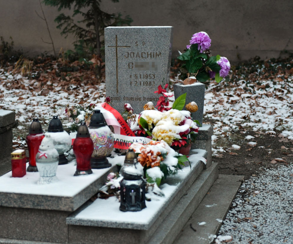 Groby zamordowanych górników z kopalni Wujek