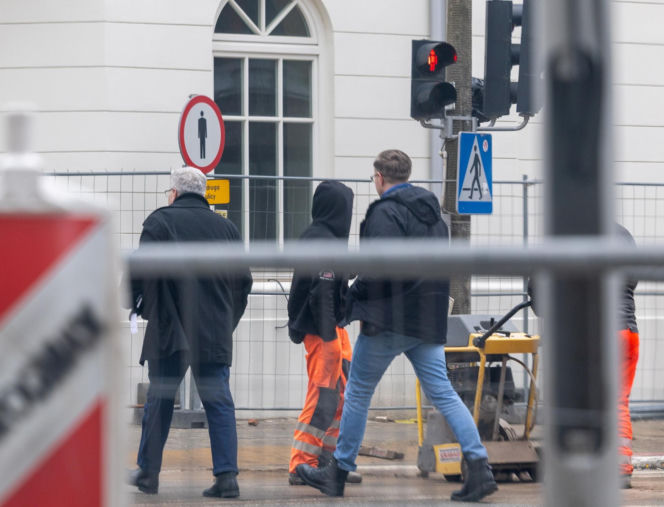 Bronisław Komorowski gnał do krawca z dżinsami. Po drodze złamał prawo!