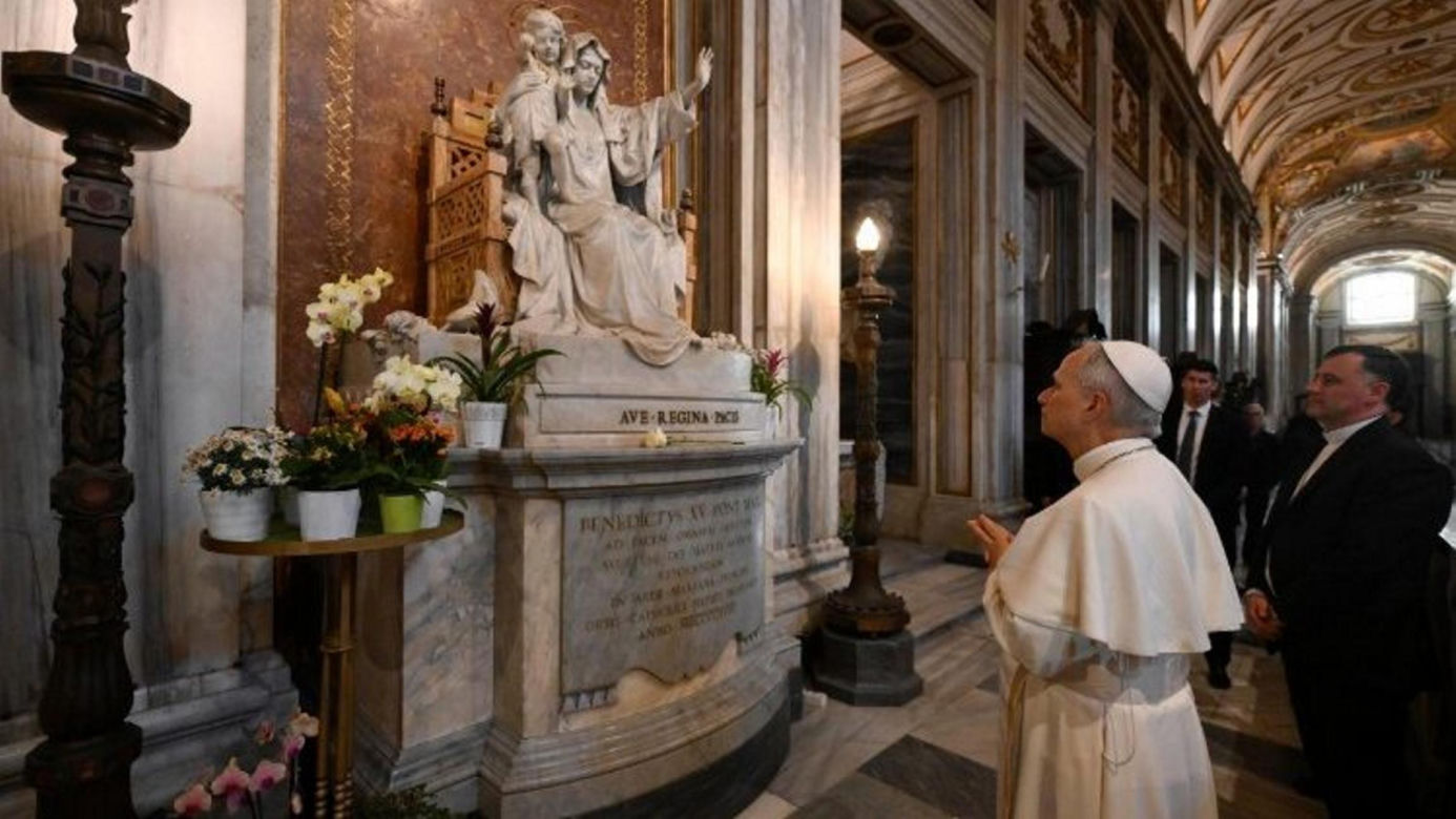 Papież Leon XIV odwiedził grob Franciszka! Wzruszająca modlitwa