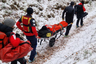 Trudna akcja GOPR w Izerach. Jeden błąd kosztował turystę zdrowie