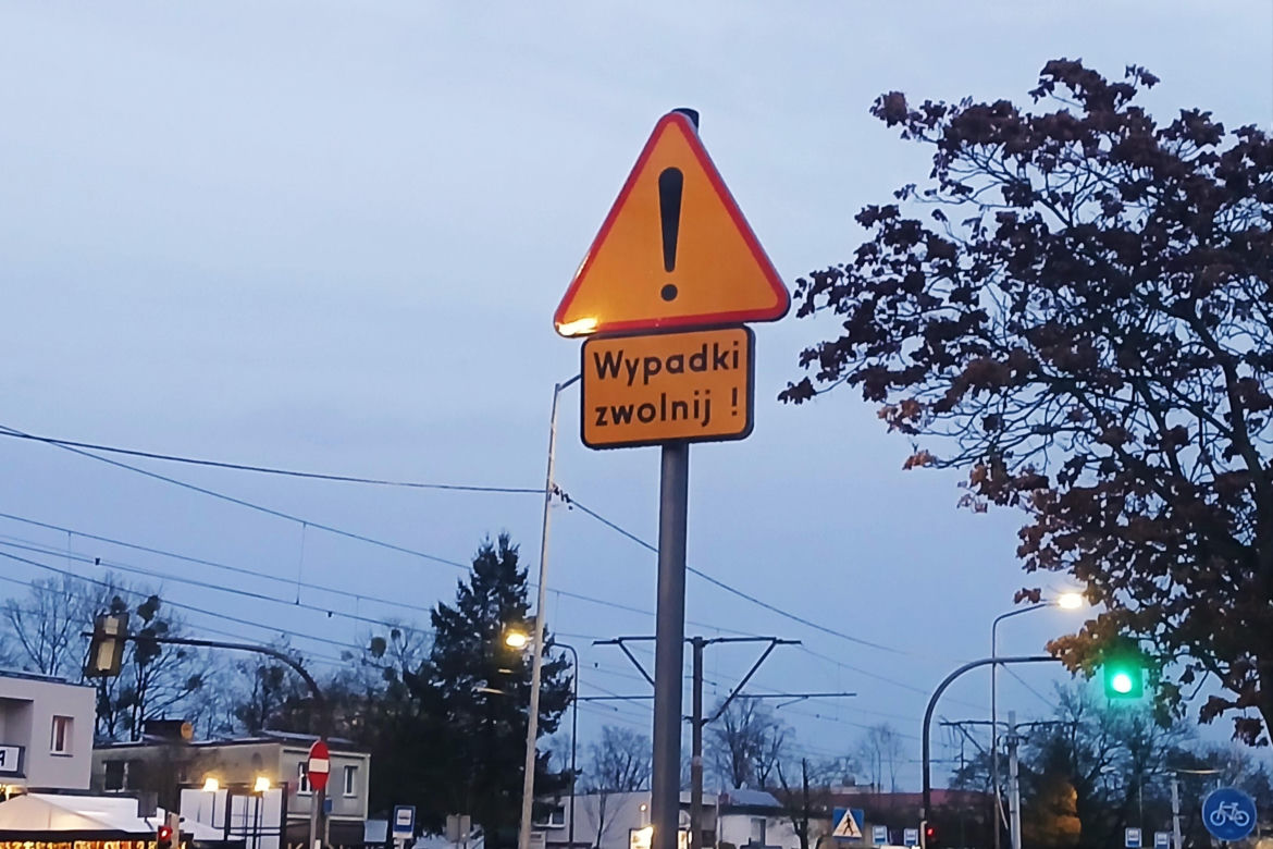 Ograniczenia dla niezdyscyplinowanych rowerzystów przy Cmentarzu Centralnym