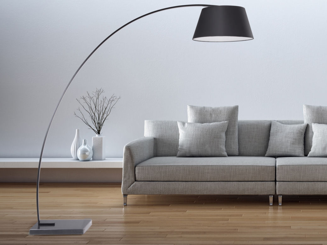 Szara sofa do salonu