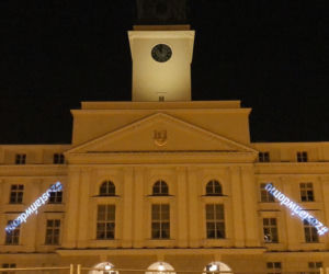 Słuszna idea czy zbędna ozdoba? #zostańwdomu na kaliskim ratuszu