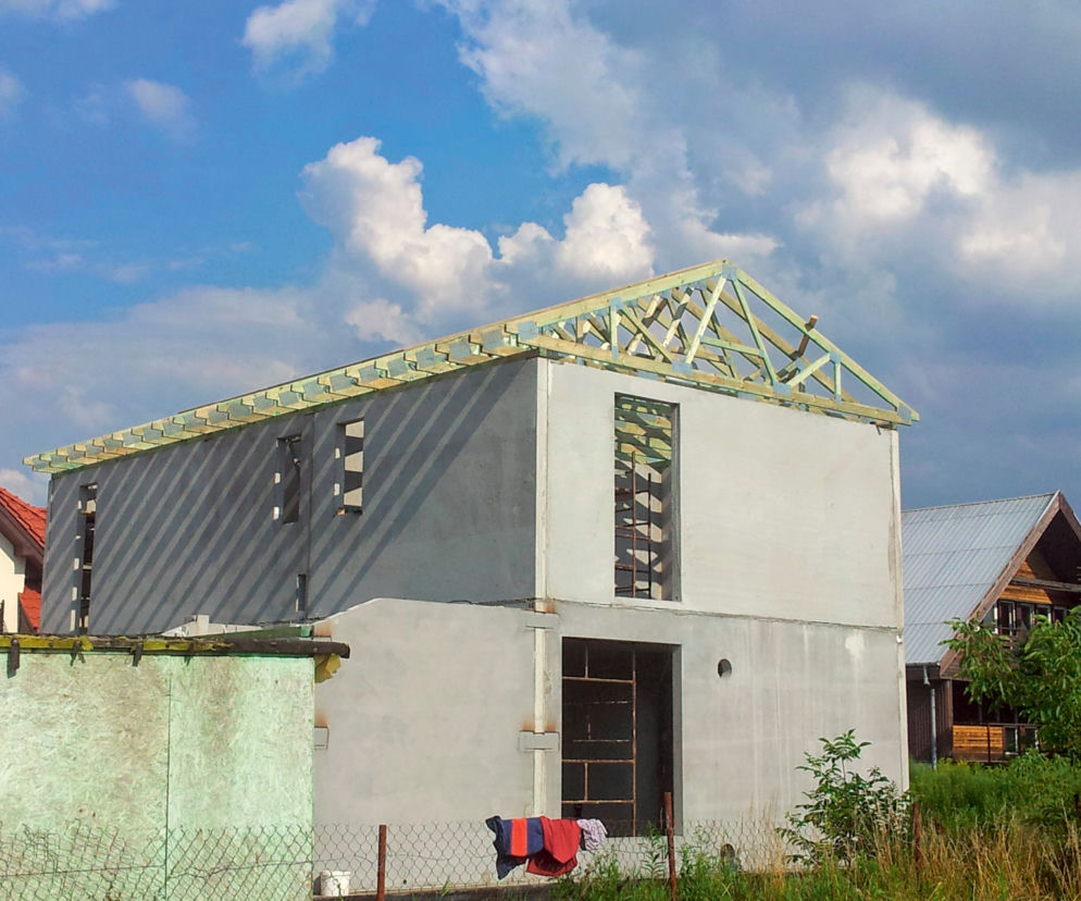 Dom z prefabrykatów - stan zamknięty