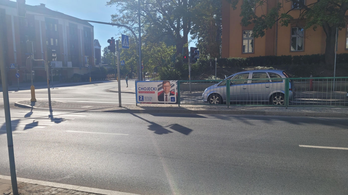 Na autobusach, słupach, budynkach. Bannery wyborcze "zalały" Olsztyn [ZDJĘCIA]