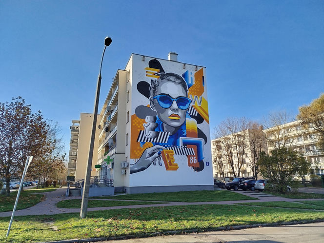 Nowy mural z kobiecą postacią na ścianie bloku przy ulicy Kaszubskiej 2 w Siedlcach. Zobacz zdjęcia!