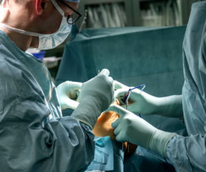 Pierwsza w Polsce operacja wszczepienia podwójnej częściowej, indywidualnej endoprotezy