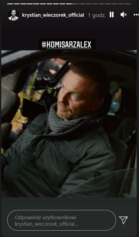 Komisarz Alex. Krystian Wieczorek (Piotr Górski) na planie