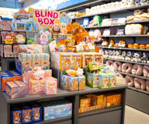 Blind boxy podbijają Polskę.  Dlaczego klienci pokochali zakupy z elementem niespodzianki?