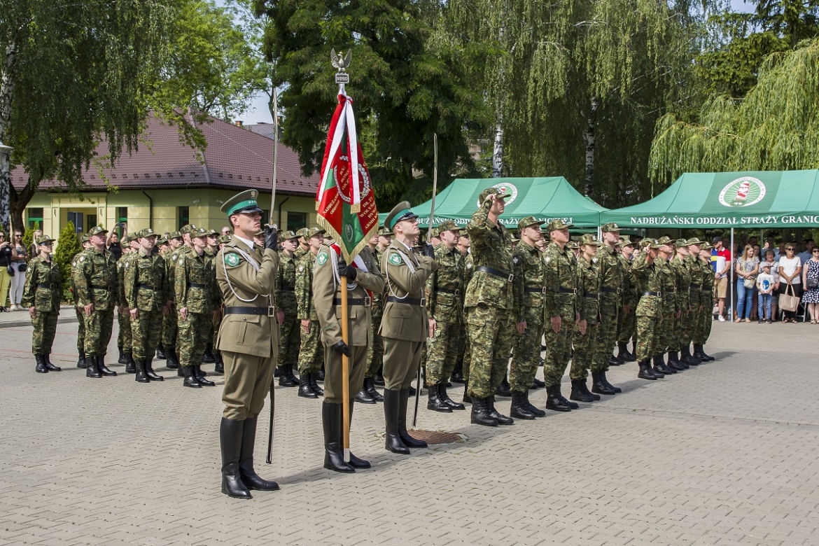 Lubelskie: Kilkudziesięciu nowych strażników granicznych. To największa grupa od wielu lat! [GALERIA]