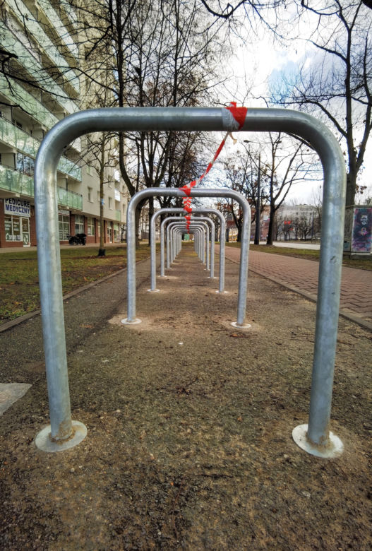 Montaż 3000 stojaków rowerowych w 300 punktach w Warszawie