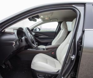 Toyota C-HR 2.0 Hybrid Dynamic Force 184 KM e-CVT vs Mazda CX-30 Skyactiv-X 180 KM 6MT AWD