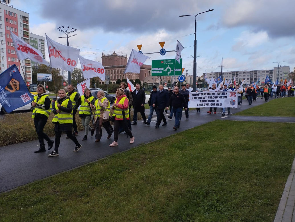 Hutnicy i koksownicy wyszli na ulice w Dąbrowie Górniczej. Apel do rządu o ratunek dla branży i tysięcy miejsc pracy