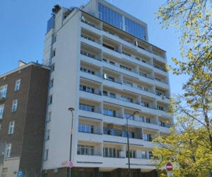 Penthouse'y dobudowane na szczycie bloku z epoki PRL