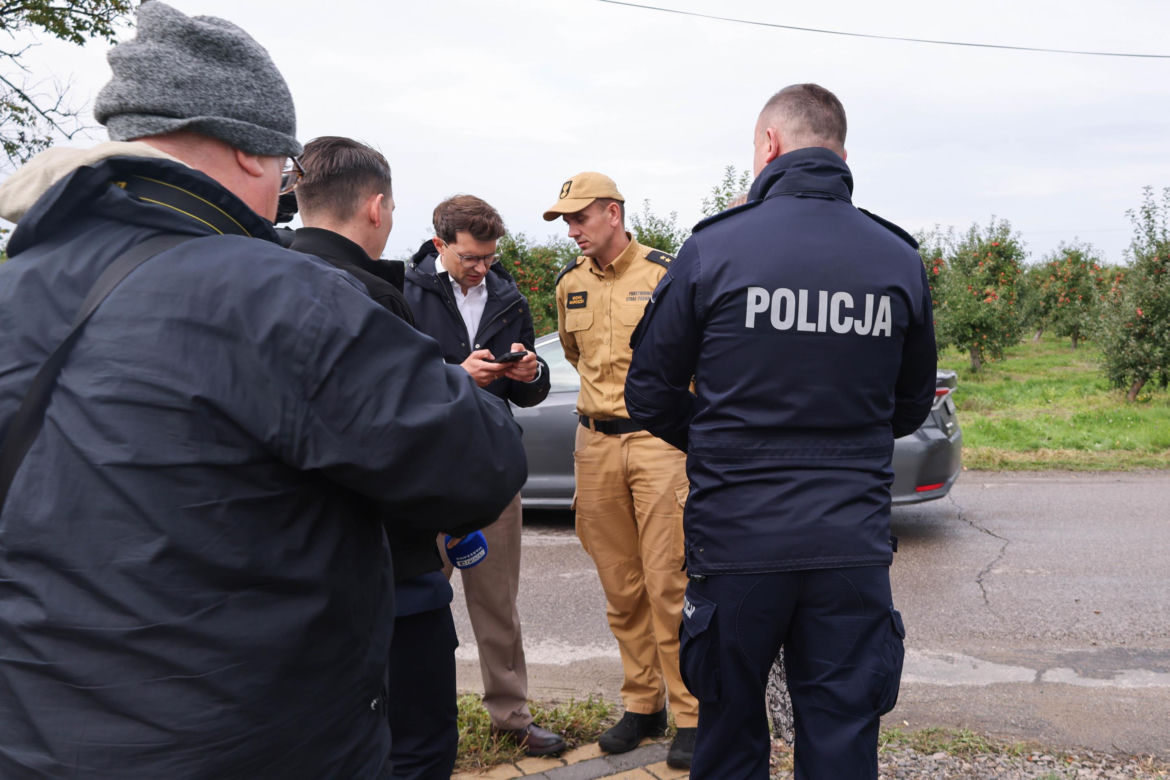 Pożar w bazie Starlink na Mazowszu. Minister mówi wprost o możliwym sabotażu, służby w akcji