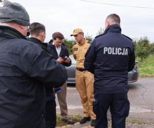 Pożar w bazie Starlink na Mazowszu. Minister mówi wprost o możliwym sabotażu, służby w akcji