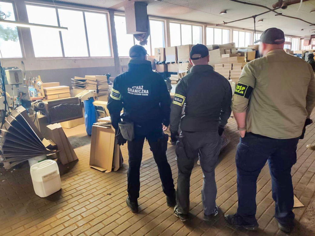 Nielegalna fabryka papierosów zlikwidowana. Polacy i Paragwajczycy zatrzymani