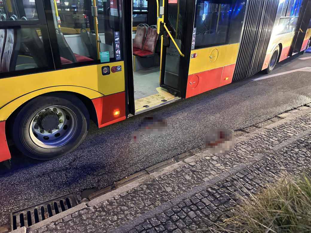 Kobieta przejechana przez miejski autobus. Makabryczny wypadek