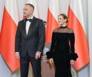 Czarna suknia z prześwitami pierwszej damy rozpaliła Pałac Prezydencki