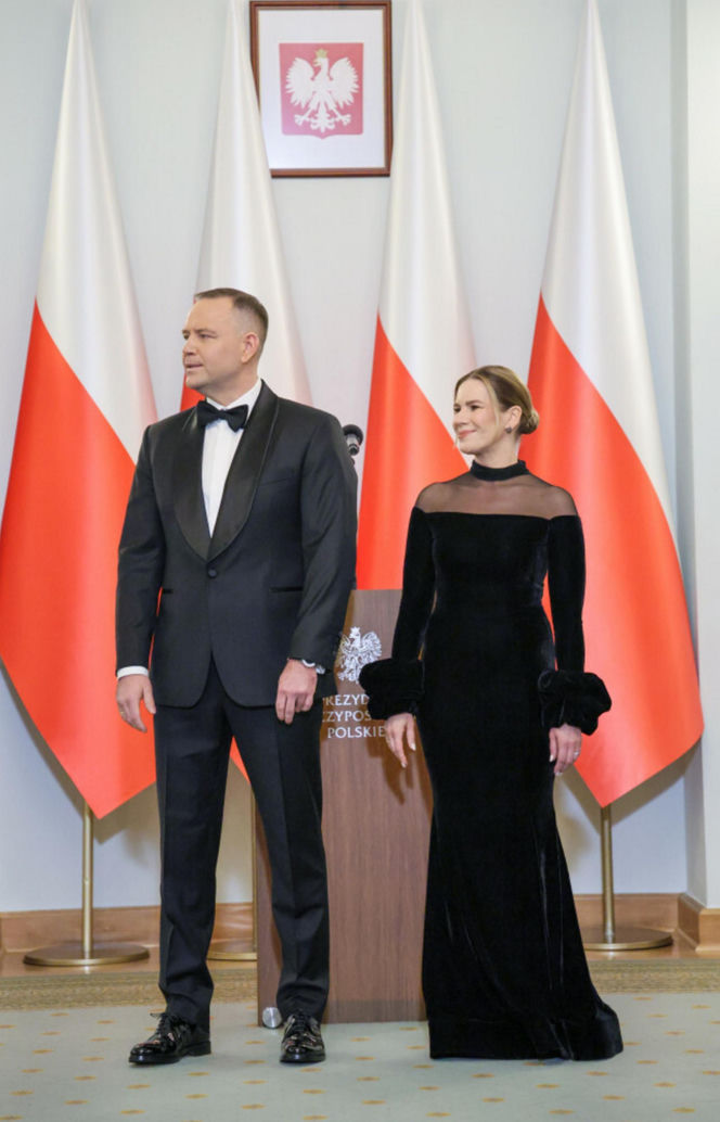 Czarna suknia z prześwitami pierwszej damy rozpaliła Pałac Prezydencki