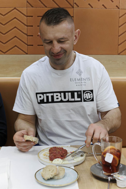 Spędziliśmy cały dzień z Adamkiem na obozie w górach. Tak przygotowuje się do walki z Mamedem